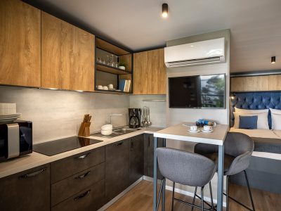 lanterna_premium_camping_resort_punto_blu_premium_village_kitchen_interior