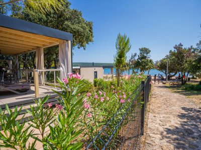mobile-home-surf-beach-village-exterior-front-view-2