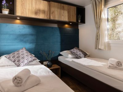mobile-home-surf-beach-village-interior-single-beds-2