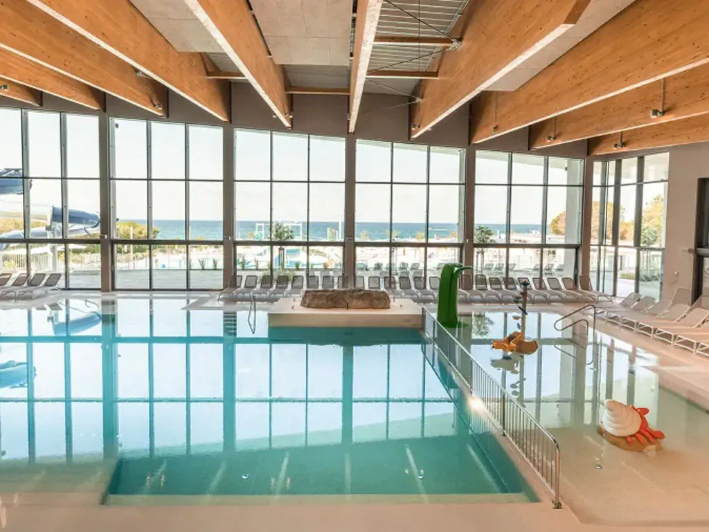 camping-amarin-indoor-pool