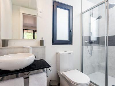 boutique-camping-santa-marina-premium-relax-mobile-homes-bathroom