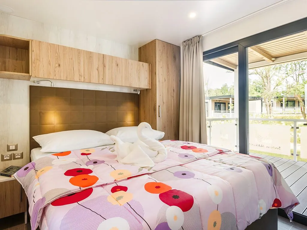 boutique-camping-santa-marina-premium-relax-mobile-homes-bedroom-2