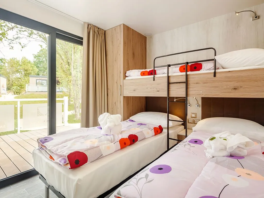 boutique-camping-santa-marina-premium-relax-mobile-homes-children-bedroom