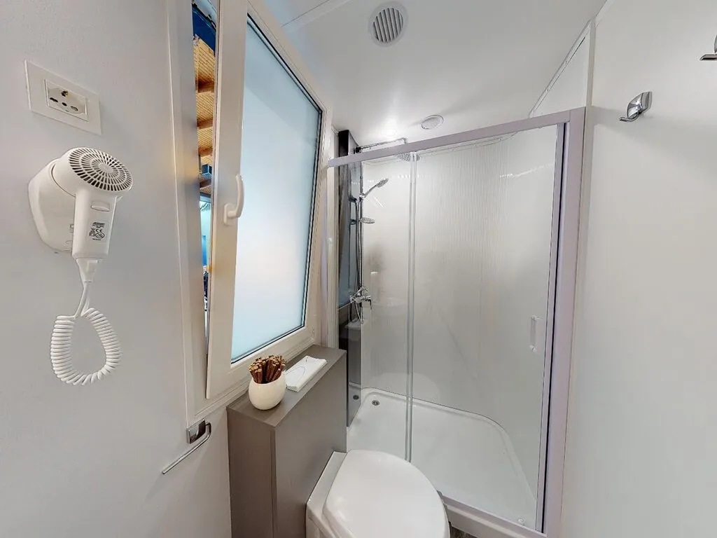 camping-belvedere-vranjica-mobile-home-family-3-bathroom
