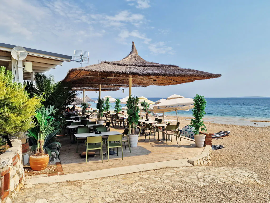 camping-simuni-beach-bar