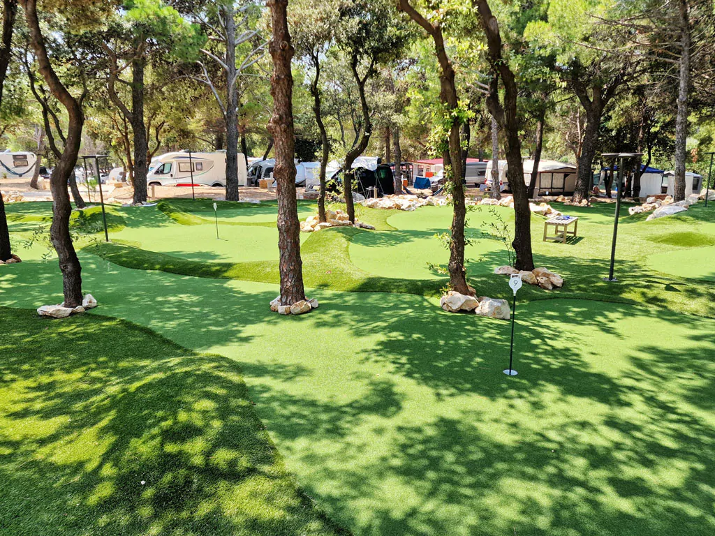 camping-simuni-mini-golf