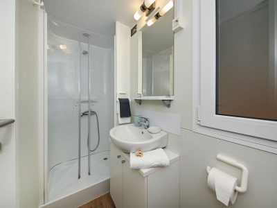 campsite-park-soline-mobile-home-comfort-plus-interior-bathroom