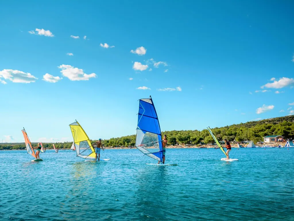 campsite-simuni-windsurfing-school