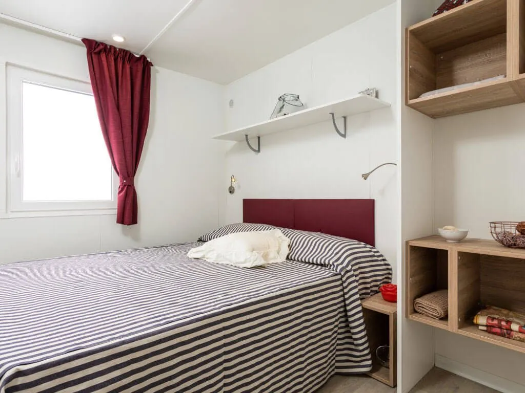 camping-bivillage-mobile-home-supina-bedroom