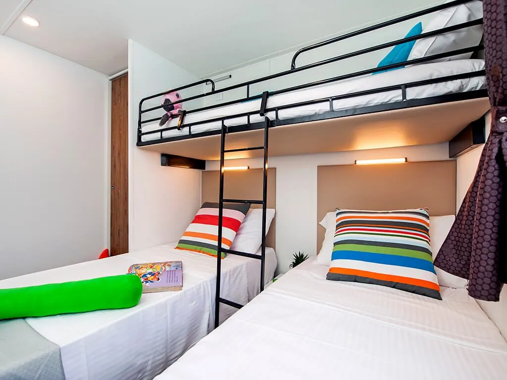 camping-bivillage-mobile-home-supina-family-children-bedroom-2