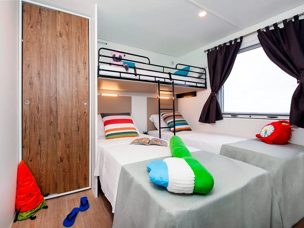 camping-bivillage-mobile-home-supina-family-children-bedroom-5