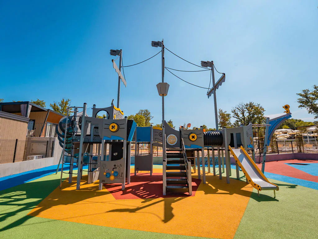 aminess-style-camping-atea-resort-kids-playground-boat-view