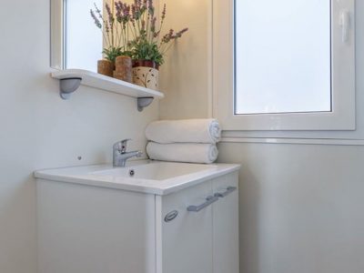 camping-bijela-uvala-mobile-homes-premium-bathroom