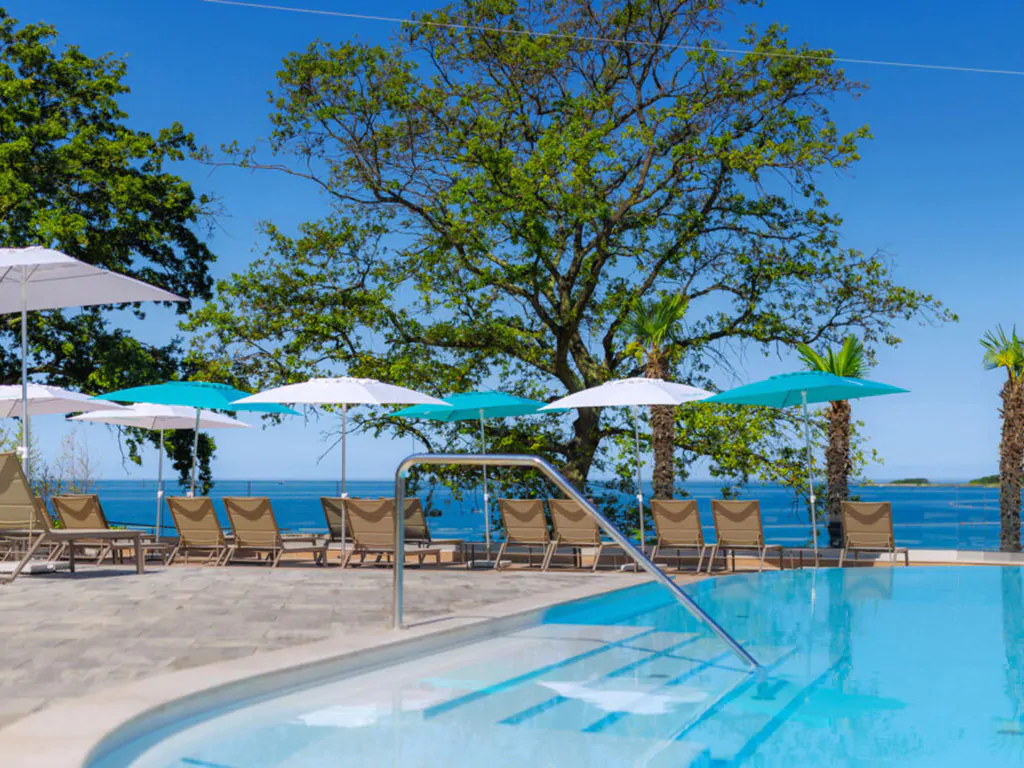 camping-bijela-uvala-pool