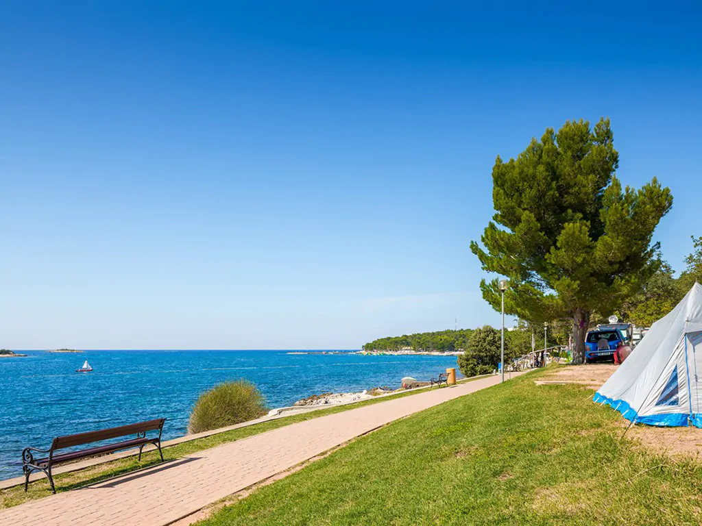 camping-zelena-laguna-walkway