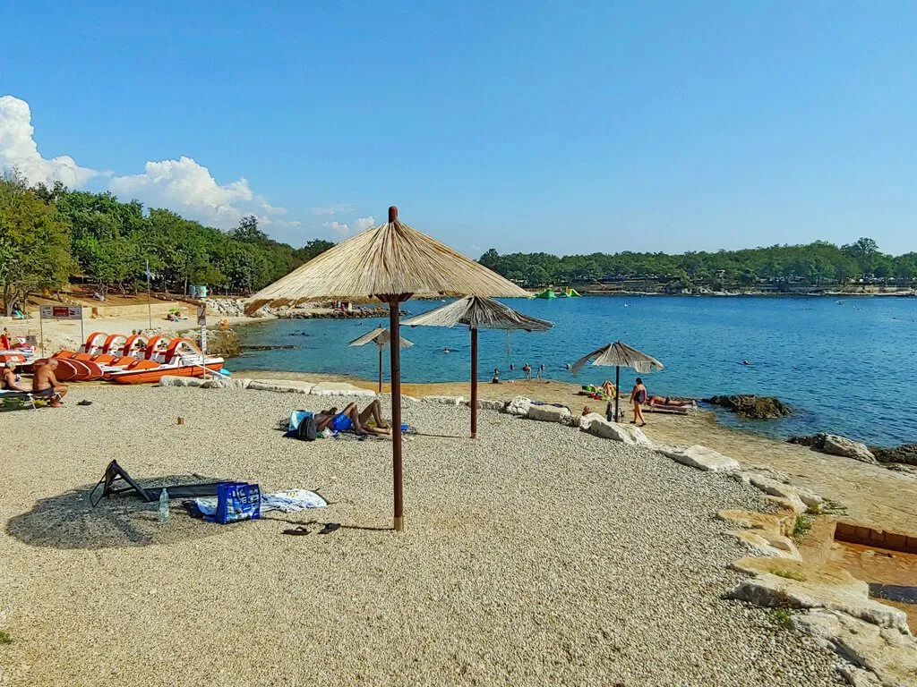 camping-zelena-laguna-beach-iv