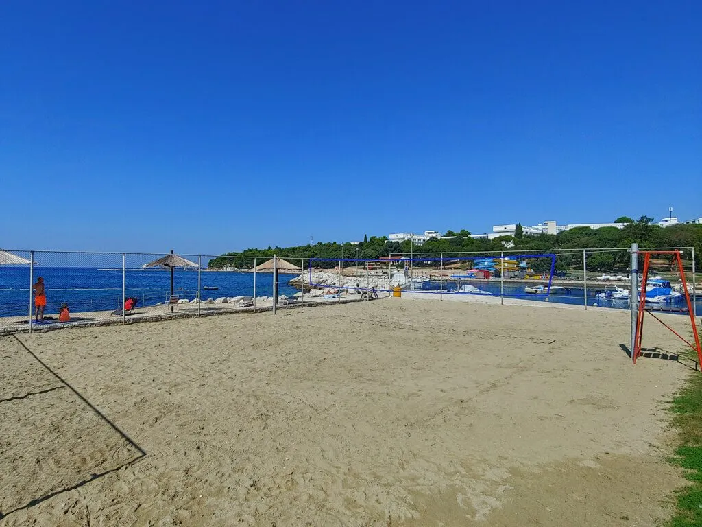 camping-zelena-laguna-beach-volley-by-the-sea