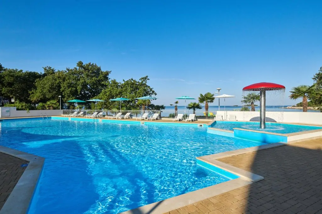 campsite-bijela-uvala-outdoor-pool-i