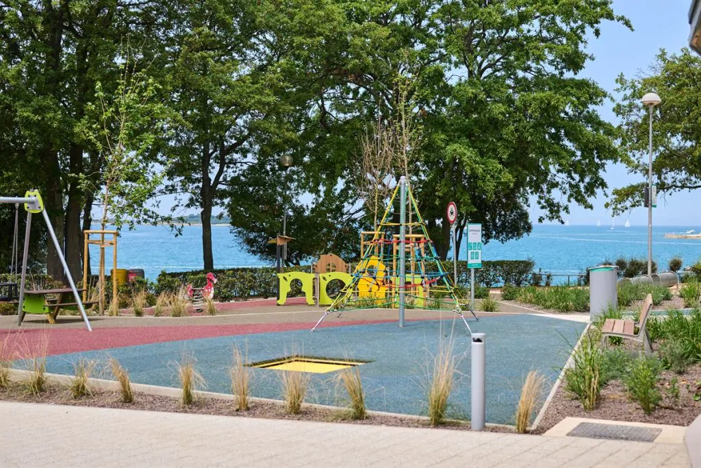 campsite-bijela-uvala-playground-sea-view