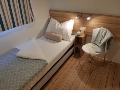 mobile-home-comfort-interior-single-bed