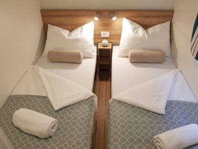 mobile-home-comfort-interior-single-beds-2