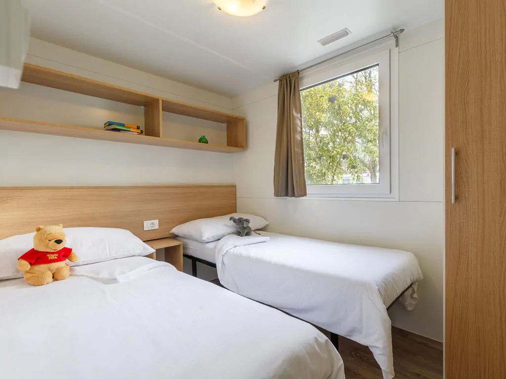 mobile-home-premium-interior-single-beds