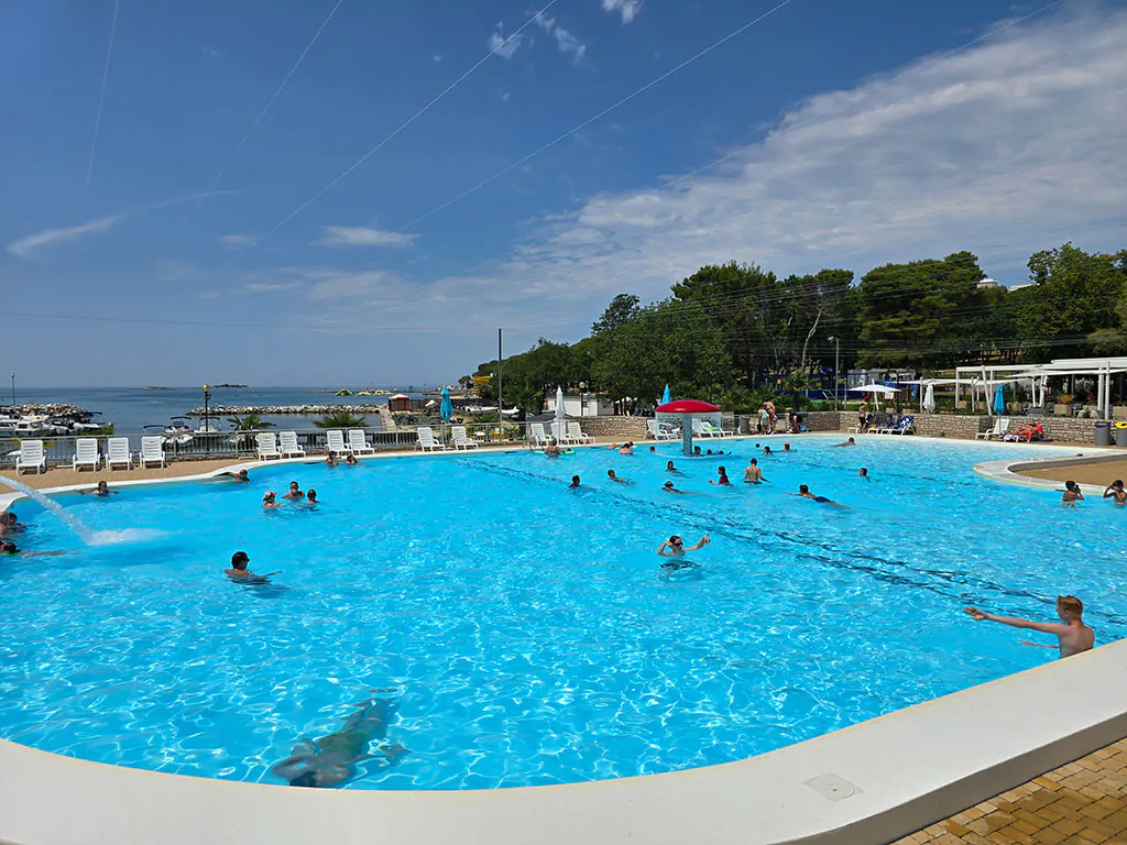 zelena-laguna-campsites-exterier-pool