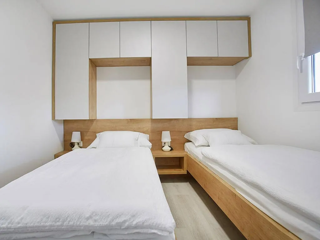 camping-terme-jezercica-mobile-homes-children-bedroom-2