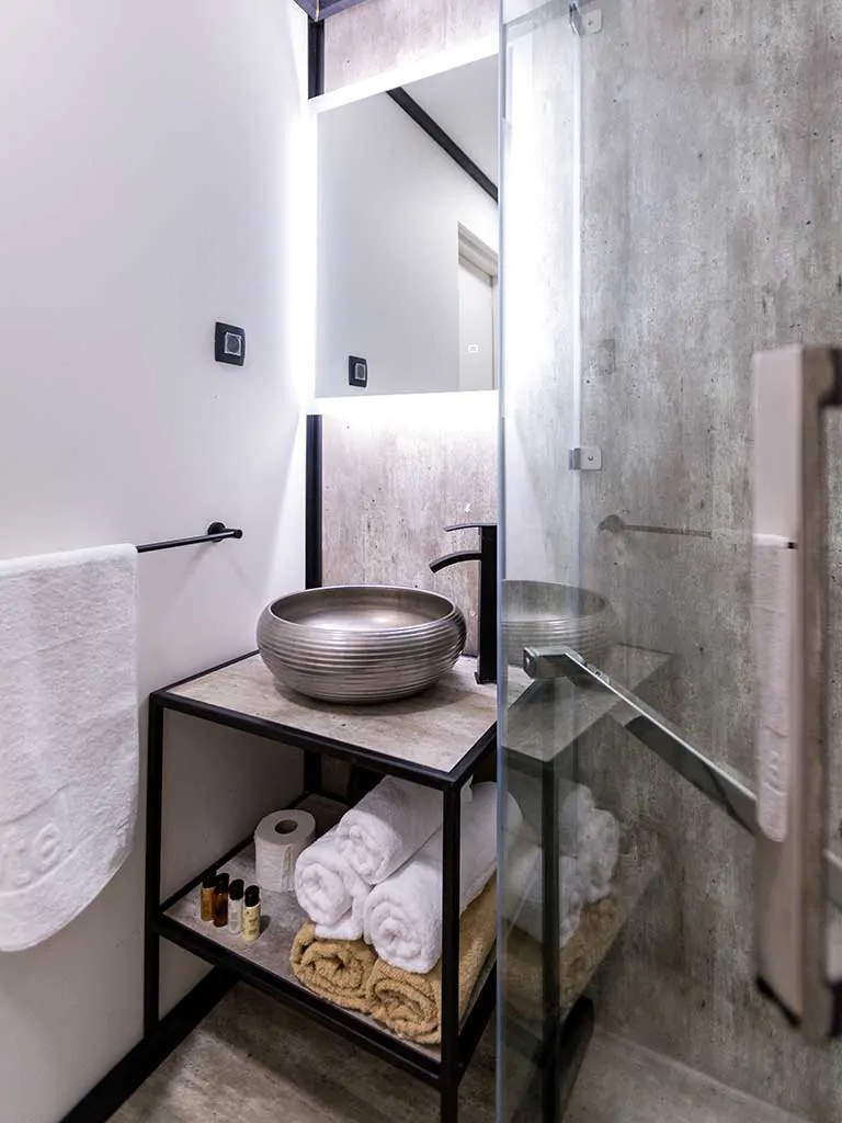 noa-glamping-resort-bamboo-valley-villa-bathroom