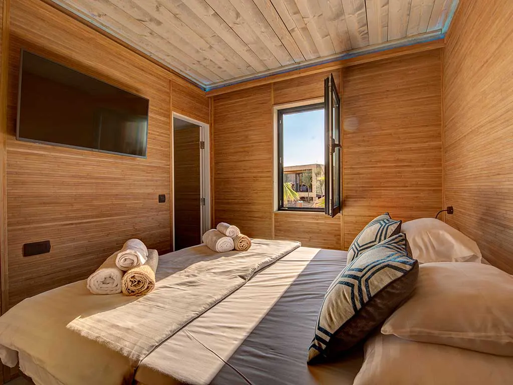 noa-glamping-resort-beach-party-villa-bedroom-2