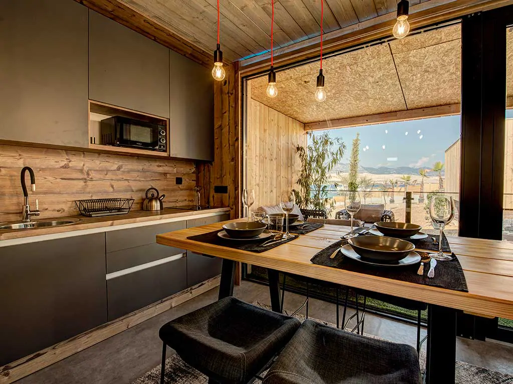 noa-glamping-resort-beach-party-villa-kitchen