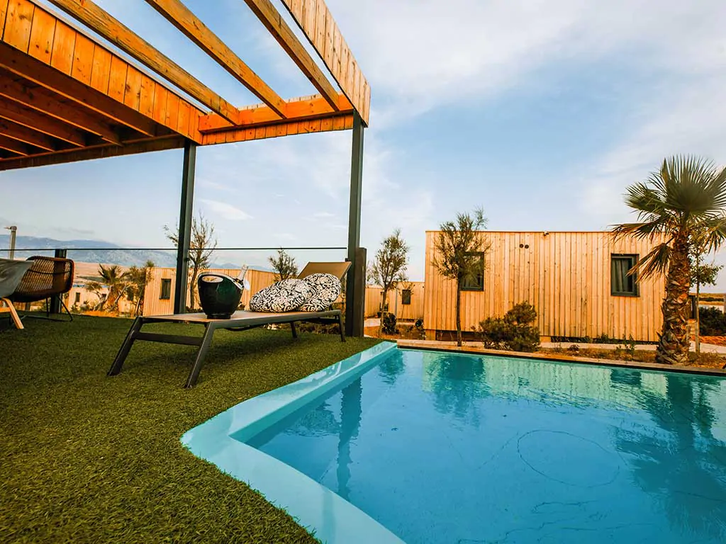 noa-glamping-resort-hillside-premium-villa-exterior-with-pool