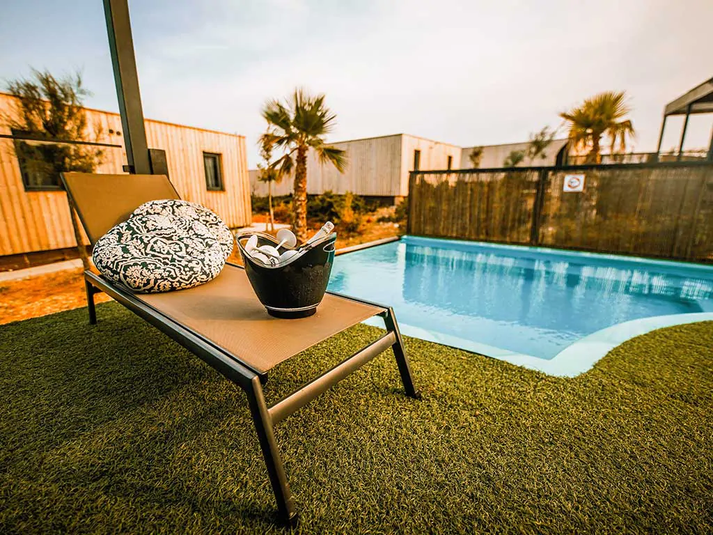 noa-glamping-resort-hillside-premium-villa-pool-3