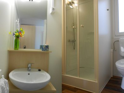 camping-kozarica-mobile-home-couple-bathroom-2