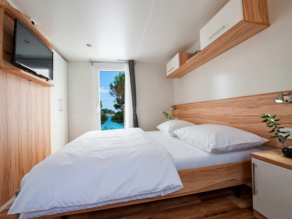 camping-kozarica-mobile-home-superior-bedroom-2-2