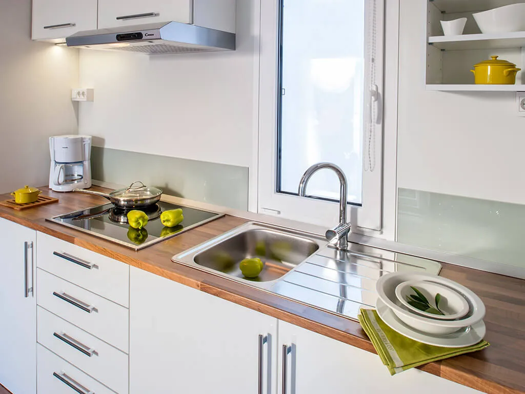 camping-kozarica-mobile-home-superior-kitchen-2