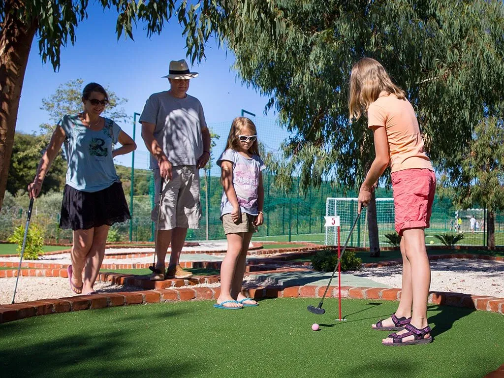 camping-valsaline-mini-golf