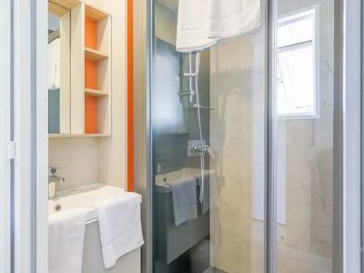 campsite-trogir-mobile-home-premium-interior-bathroom