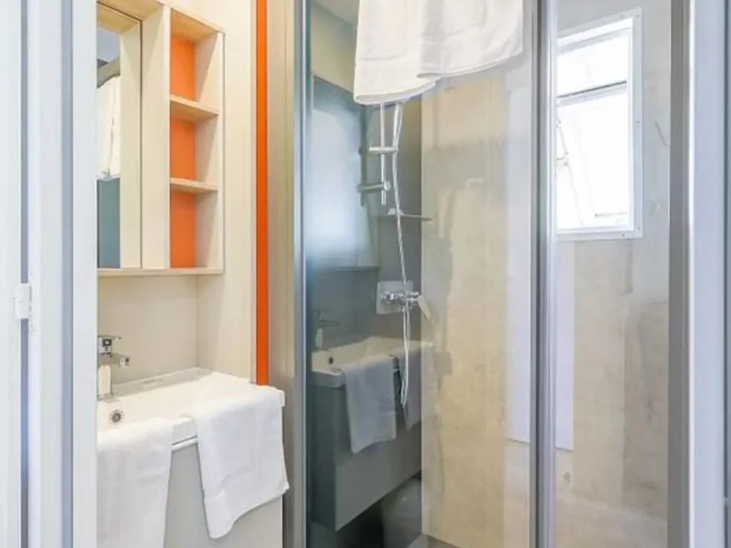 campsite-trogir-mobile-home-premium-interior-bathroom