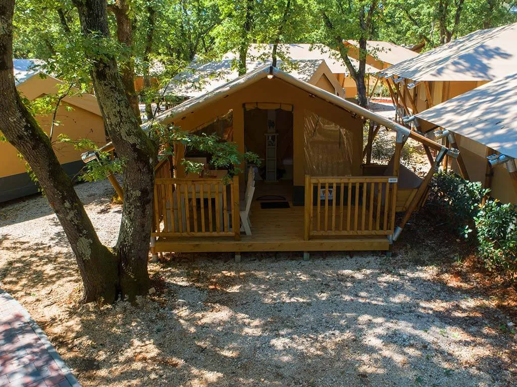 equipped-tent-glamping-exterior-2
