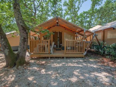 equipped-tent-glamping-exterior