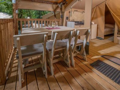 equipped-tent-glamping-terrace