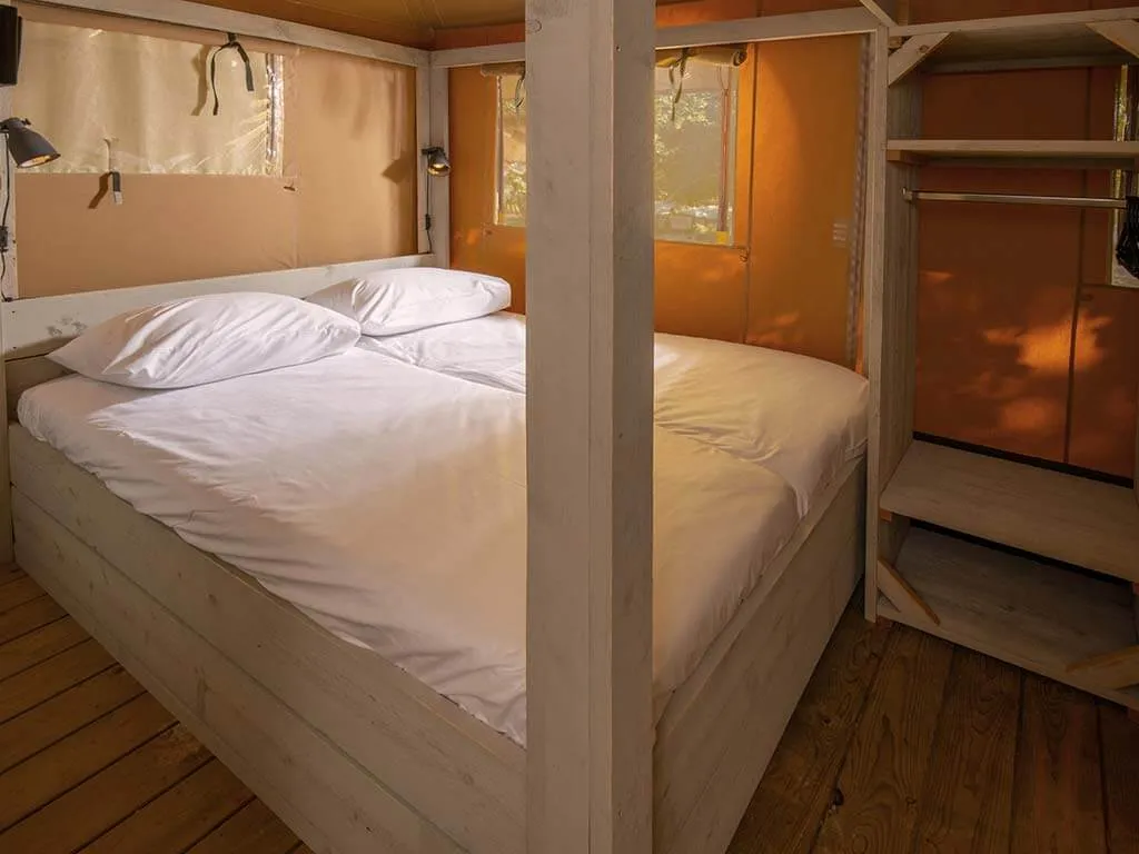 glamping-tent-safari-luxe-xl-bedroom-2-2