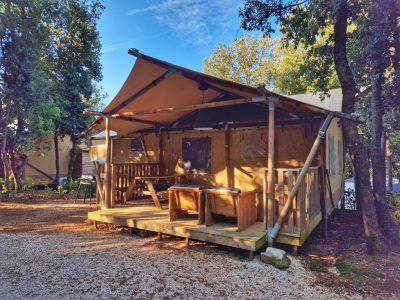 mon-perin-glamping-tent-exterior-i