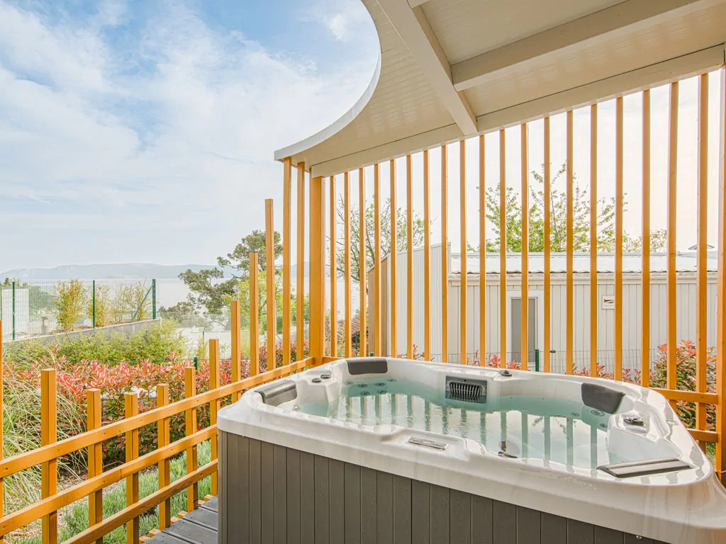 elements-camping-selce-premium-relax-with-whirlpool-exterior-terrace-whirlpool