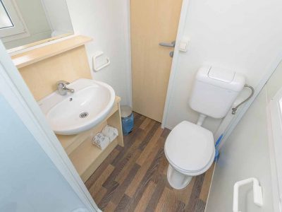 camping-stobrec-split-mobile-home-comfort-bathroom