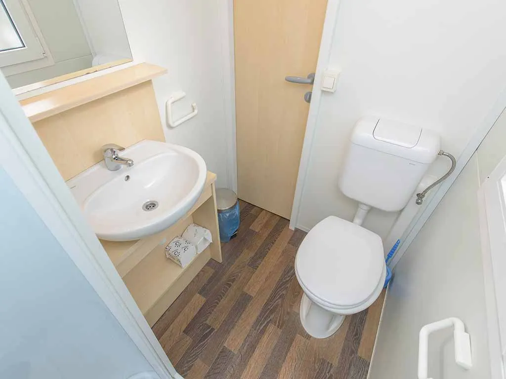 camping-stobrec-split-mobile-home-comfort-bathroom