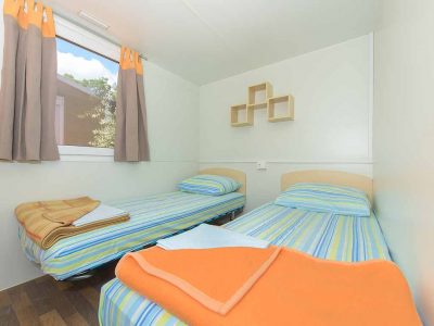 camping-stobrec-split-mobile-home-comfort-bedroom-2