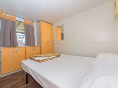 camping-stobrec-split-mobile-home-comfort-bedroom-3