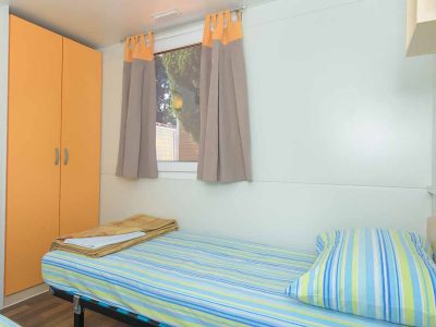 camping-stobrec-split-mobile-home-comfort-bedroom